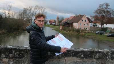 Anstelle einer baufälligen Ruine könnte eine moderne Gastronomie mit Wellnessbereich am Ufer der Altmühl entstehen. Aber die Denkmalbehörde will eine Erweiterung nicht genehmigen. (Foto: Stefan Neidl)