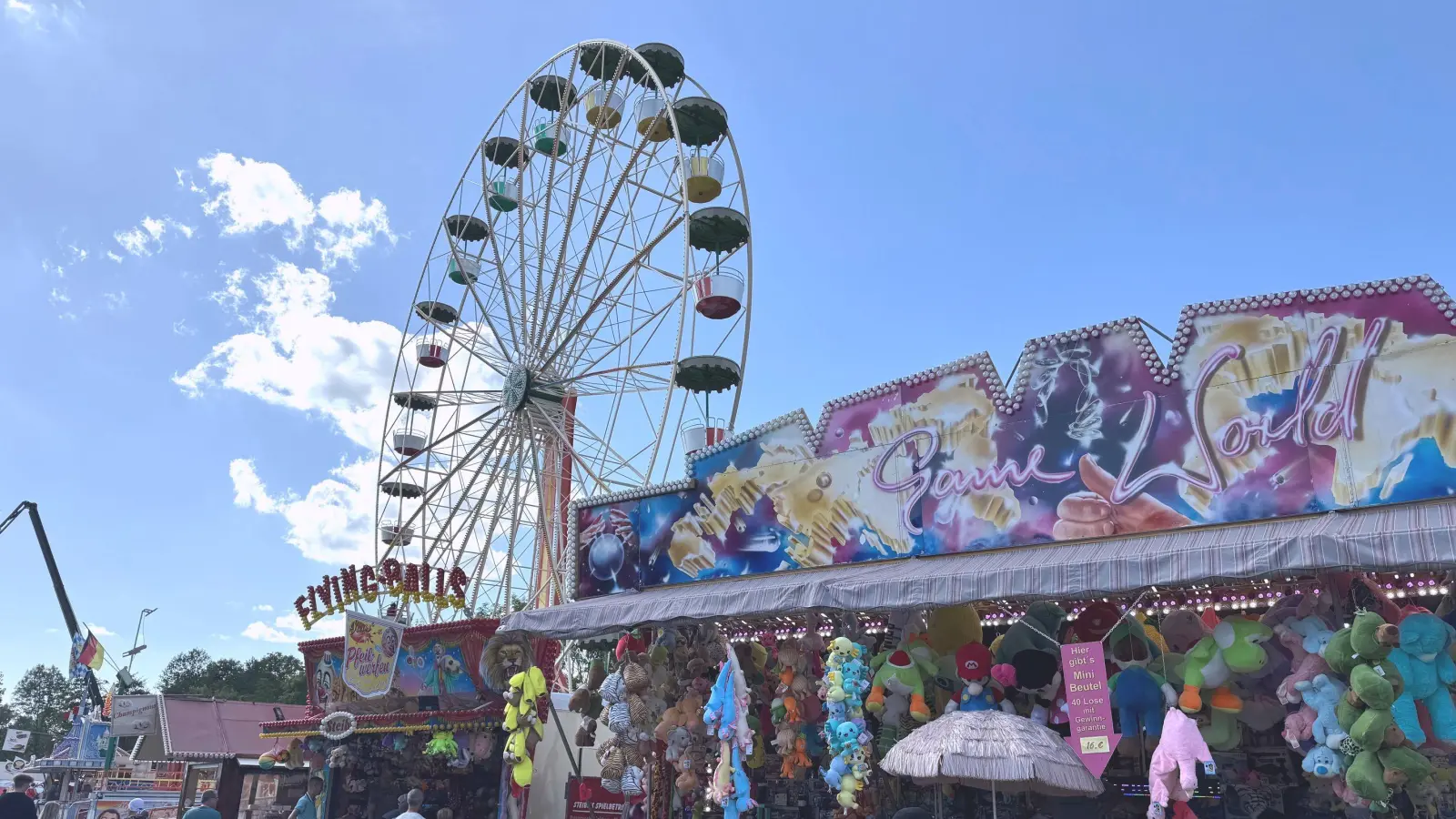 An zehn Tagen findet das Frühlingsfest auf dem Messegelände in diesem Jahr statt. Auf die Besucherinnen und Besucher wartet unter anderem wieder ein Riesenrad. (Archivbild: Lara Hausleitner)