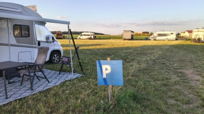 Der Wohnmobilstellplatz im Freizeitzentrum Weißbachmühle ist beliebt und bislang sehr günstig. Nächstes Jahr werden die Preise leicht angehoben. (Foto: Robert Maurer)