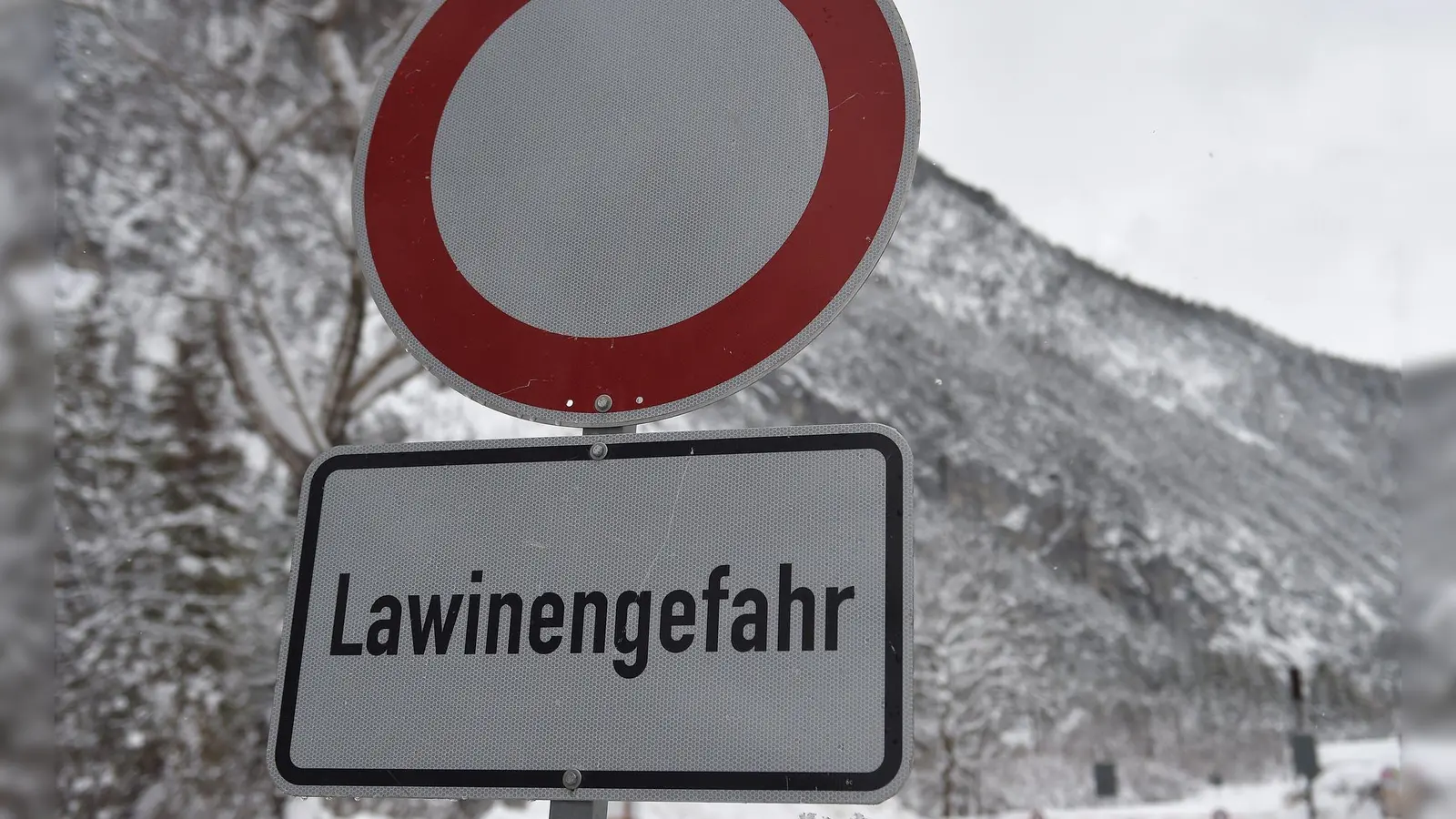 In den Alpen steigt mit Neuschnee die Lawinengefahr. (Archivbild) (Foto: Angelika Warmuth/dpa)