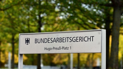 Das Bundesarbeitsgericht stärkt die Rechte von Frauen bei Streit um die gleiche Bezahlung wie Männer (Illustration)  (Foto: Martin Schutt/dpa)