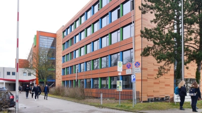 Die Ansbacher Berufsschule soll nun doch schneller saniert werden. Zumindest beauftragte der Stadtrat die Verwaltung mit Vorplanungen. (Archivbild: Jim Albright)