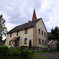 Das Dorfgemeinschaftshaus in Custenlohr soll saniert werden. Zuvor muss das Gebäude jedoch stabilisiert werden, um Setzungen zu vermeiden. (Foto: Gerhard Krämer)