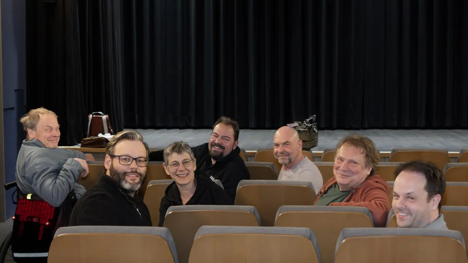 Das neue Führungsteam des Vereins KulturKino (von links): die Beisitzer Michael Schmidt und Hans Heinrich Unger, stellvertretende Vorsitzende Heidi Spanner, Vorsitzender Wolfgang Grebenhof, Schriftführer Richard Ruttmann sowie die Beisitzer Dieter Woyke und Jens Setzer. (Foto: Andreas Kunkel)