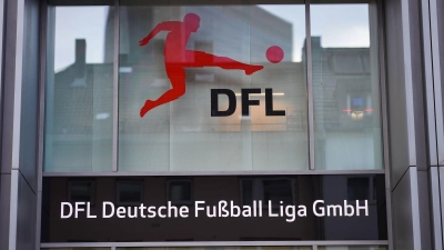 Die Deutsche Fußball Liga hat eine neue Kostenregel für die Vereine beschlossen. (Archivbild) (Foto: Frank Rumpenhorst/dpa)