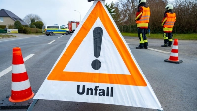 Bei einem Unfall in Neustadt sind am Donnerstagabend drei Frauen leicht verletzt worden. (Symbolbild: dpa/Stefan Sauer)