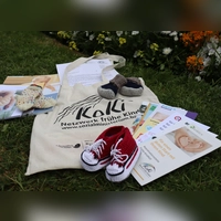 Eine Tasche mit Söckchen und Infomaterial haben junge Familien sich bisher bei der KoKi abholen können. Für ein paar Monate pausiert die Arbeit der Koordinationsstelle jetzt aber. (Foto: Antonia Müller)
