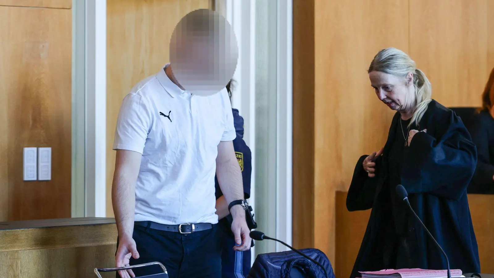 Der Angeklagte hat die Vorwürfe eingeräumt. (Foto: Daniel Löb/dpa)