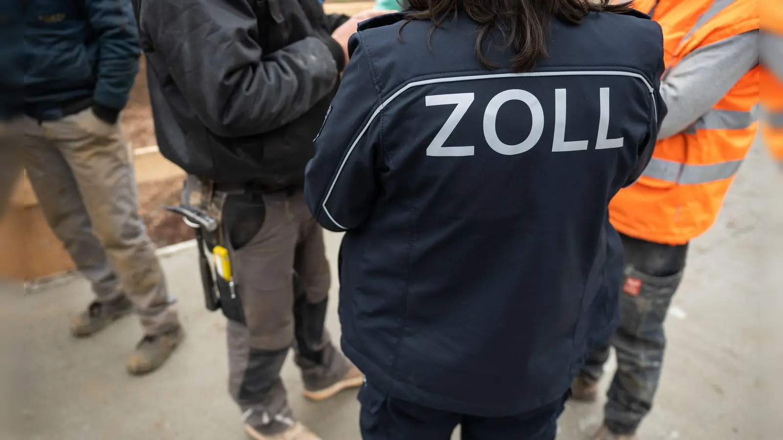 Nach einer bundesweiten Razzia haben die Zollbehörden mehr als 800 Ermittlungsverfahren wegen Schwarzarbeit und illegaler Beschäftigung eingeleitet. (Archivbild) (Foto: Thomas Müller/dpa-Zentralbild/dpa)