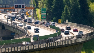 Nach der Aufhebung der Brenner-Sperre herrschte zeitweise reger Verkehr. (Foto: Peter Kneffel/dpa)