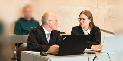 Bernd Hönicka und Dr. Vera Prechtel verteidigen den 47-Jährigen. Er gestand die Tat und entschuldigte sich bei seinem Opfer. (Foto: Luca Paul)