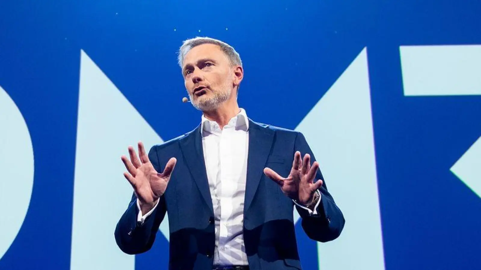 Während des Auftritts von Bundesfinanzminister Christian Lindner auf dem OMR-Festival, hat sich innerhalb kürzester Zeit ein übler Geruch in der Halle verbreitet. (Foto: Daniel Bockwoldt/dpa)