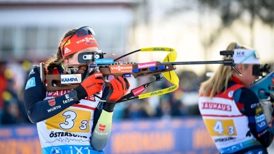 Die deutschen Biathletinnen um Vanessa Voigt kamen in der Staffel auf Rang drei. (Foto: Anders Wiklund/TT News Agency/AP/dpa)