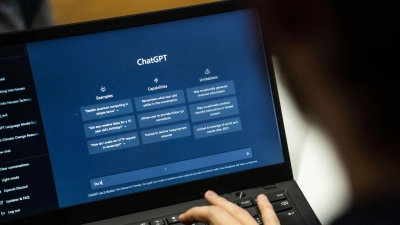 Drei Jahre nach der Premiere von ChatGPT nutzen zwei Drittel der Menschen in Deutschland Anwendungen generativer Künstlicher Intelligenz. (Symbolbild) (Foto: Frank Rumpenhorst/dpa)