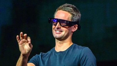 Der Chef des Snapchat-Betreibers Snap, Evan Spiegel, demonstrierte Vorläufer der heutigen Specs bereits in den vergangenen Jahren. (Archivbild) (Foto: Andrej Sokolow/dpa)