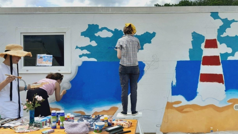 Knut Bergmanns Garagenwand wurde von der Jugendgruppe Pen to Paper mit einem Nordsee-Motiv bemalt. (Foto: Knut Bergmann)