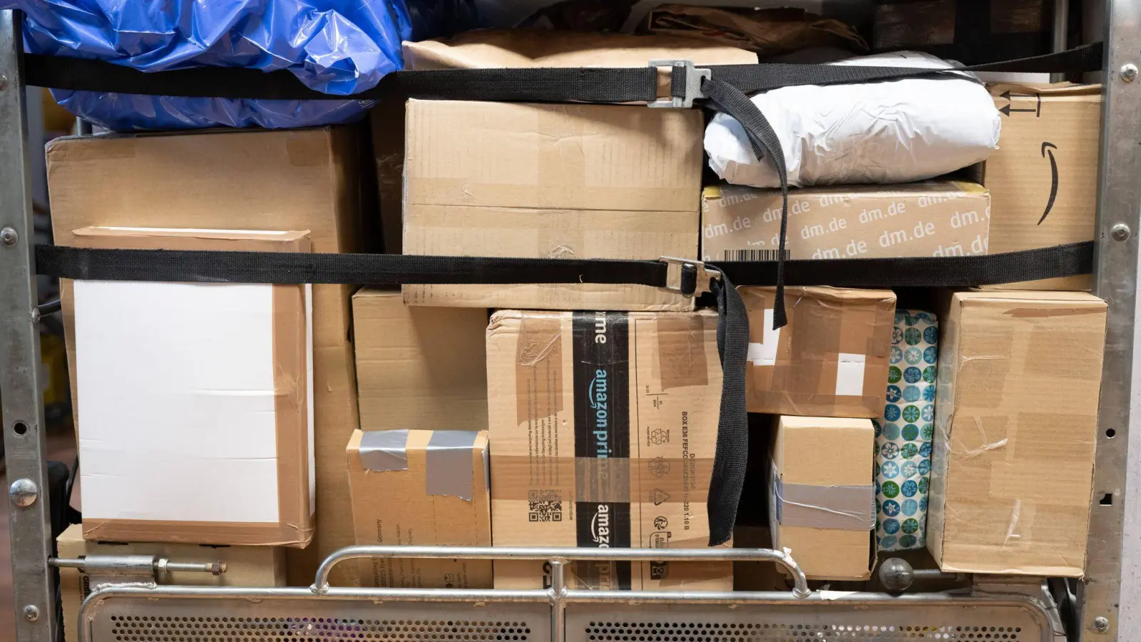 Auch das hohe Retourenaufkommen trägt dazu bei, dass die Paketmenge in Deutschland zuletzt gestiegen ist. (Foto: Sebastian Kahnert/dpa)