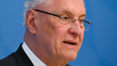 „Bei der kommenden Landtagswahl soll es bei der bisherigen Verteilung der Mandate auf die sieben Regierungsbezirke bleiben“, sagte Bayerns Innenminister Joachim Herrmann (CSU). (Archivbild) (Foto: Sven Hoppe/dpa)