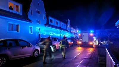 Rauchentwicklung führte in der Gneisenaustraße zu einer Brandalarmierung. Für die Feuerwehr gab es aber nicht viel zu tun. (Foto: Andrea Walke)