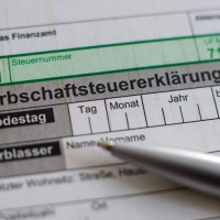 Am Montag verhandelt das Gericht in Karlsruhe eine abstrakte Normenkontrolle aus Bayern. (Archivfoto) (Foto: Jan Woitas/dpa)