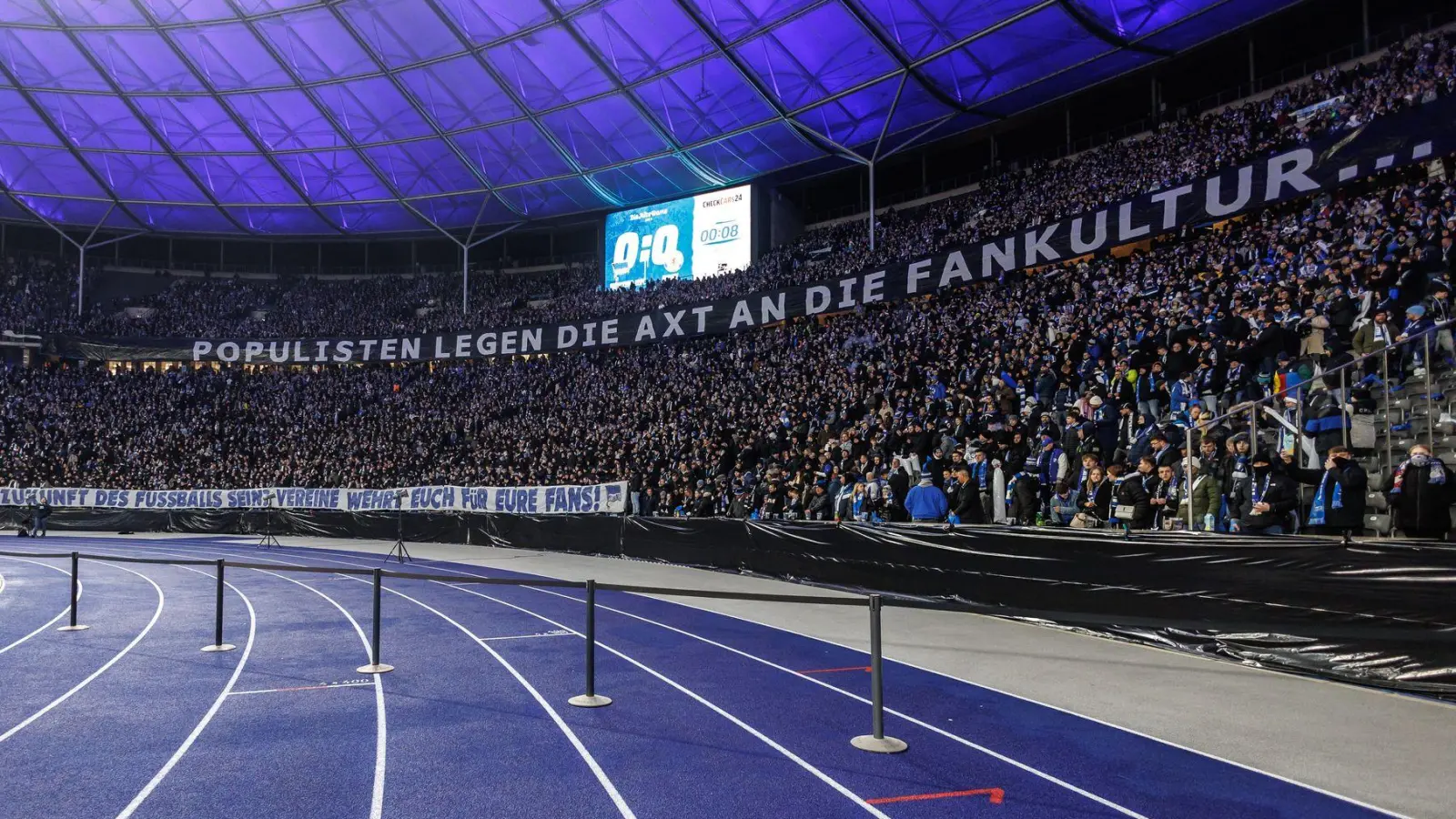 Auch die Fans von Hertha BSC haben ihren Unmut geäußert. (Foto: Andreas Gora/dpa)