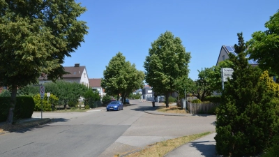 Eine Diagonalsperre der Straße Am Schlegelbach in Höhe des Schobdacher Wegs wurde von den Verkehrsplanern vorgeschlagen, um die Durchfahrt zu unterbinden. Täglich nutzen rund 200 Lkw und 1800 Pkw diese Verbindung, die durch ein Wohngebiet führt. (Foto: Peter Tippl)