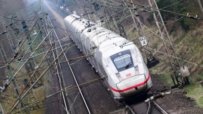 Die Bahn bietet nun mehr Sprinter-Fahrten an. Dafür wurden Verbindungen gestrichen, die nicht gut nachgefragt waren. (Archivbild) (Foto: Julian Stratenschulte/dpa)