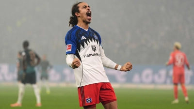 Bejubelt sein Siegtor gegen Werder Bremen: Yussuf Poulsen vom Hamburger SV. (Foto: Marcus Brandt/dpa)