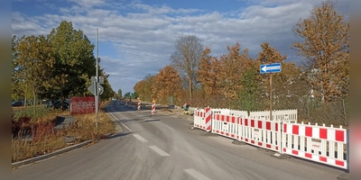 Die Beschilderung ist ihrer Zeit voraus: Die Einbahnstraßenregelung in der Külsheimer Straße in Bad Windsheim ändert sich. (Foto: Alexander Rausch)