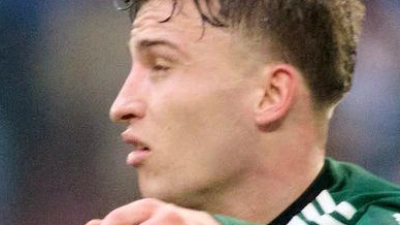 Becker trifft erneut für die Schalker. (Foto: Bernd Thissen/dpa)