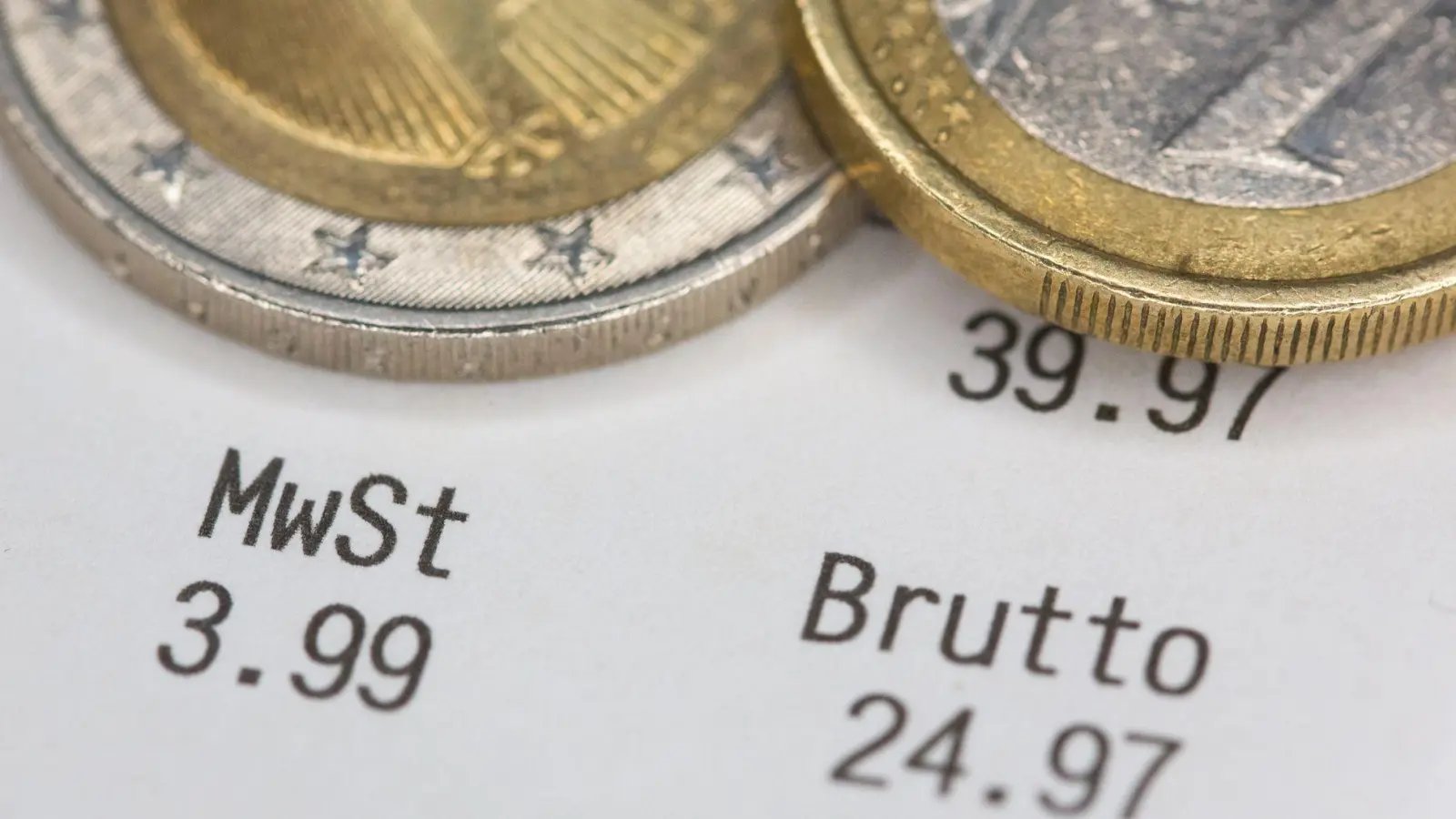 Eine höhere Mehrwertsteuer würde Einkaufen teurer machen. (Illustration) (Foto: Fernando Gutierrez-Juarez/dpa)