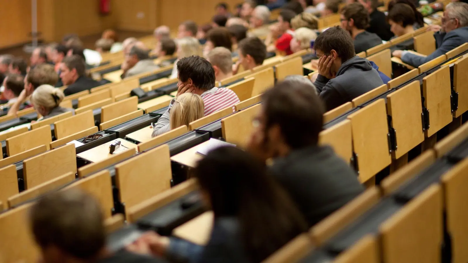 Sieben neue Studiengänge gibt es ab Oktober an der Hochschule Weihenstephan-Triesdorf. (Symbolbild: Oliver Killig/dpa-Zentralbild/dpa)