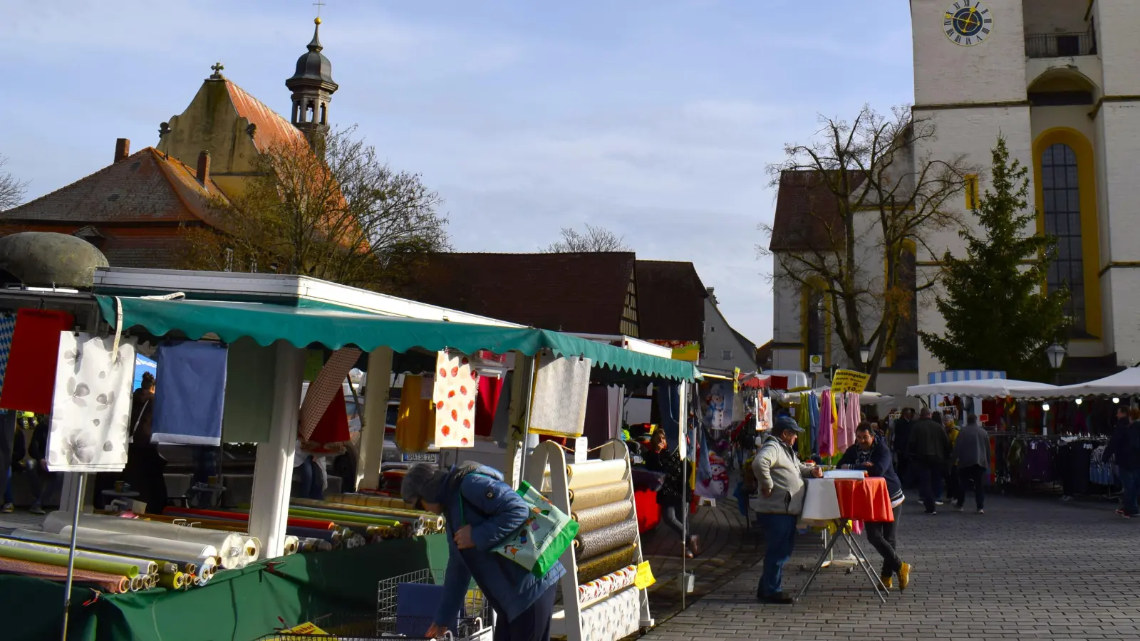 Der beliebte Kathreinmarkt lockt Jung und Alt wieder zum gemütlichen Bummeln ins schöne Herrieden. (Foto: Christina Özbek)
