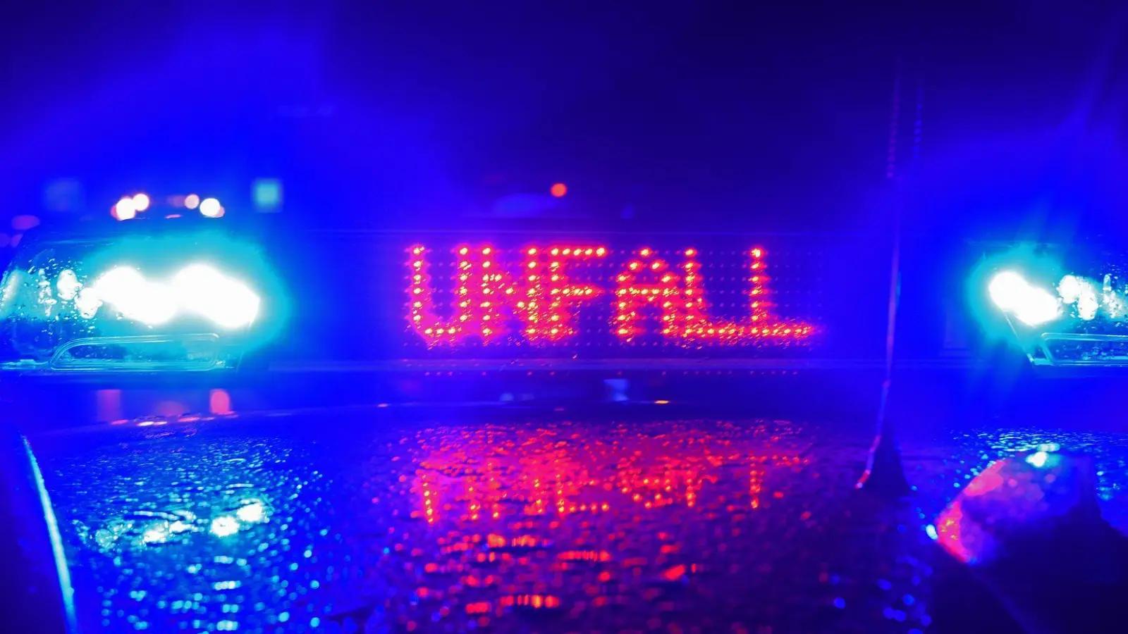 Die A3 Richtung Passau soll noch bis zum Mittag gesperrt bleiben. (Symbolbild) (Foto: Stefan Puchner/dpa)