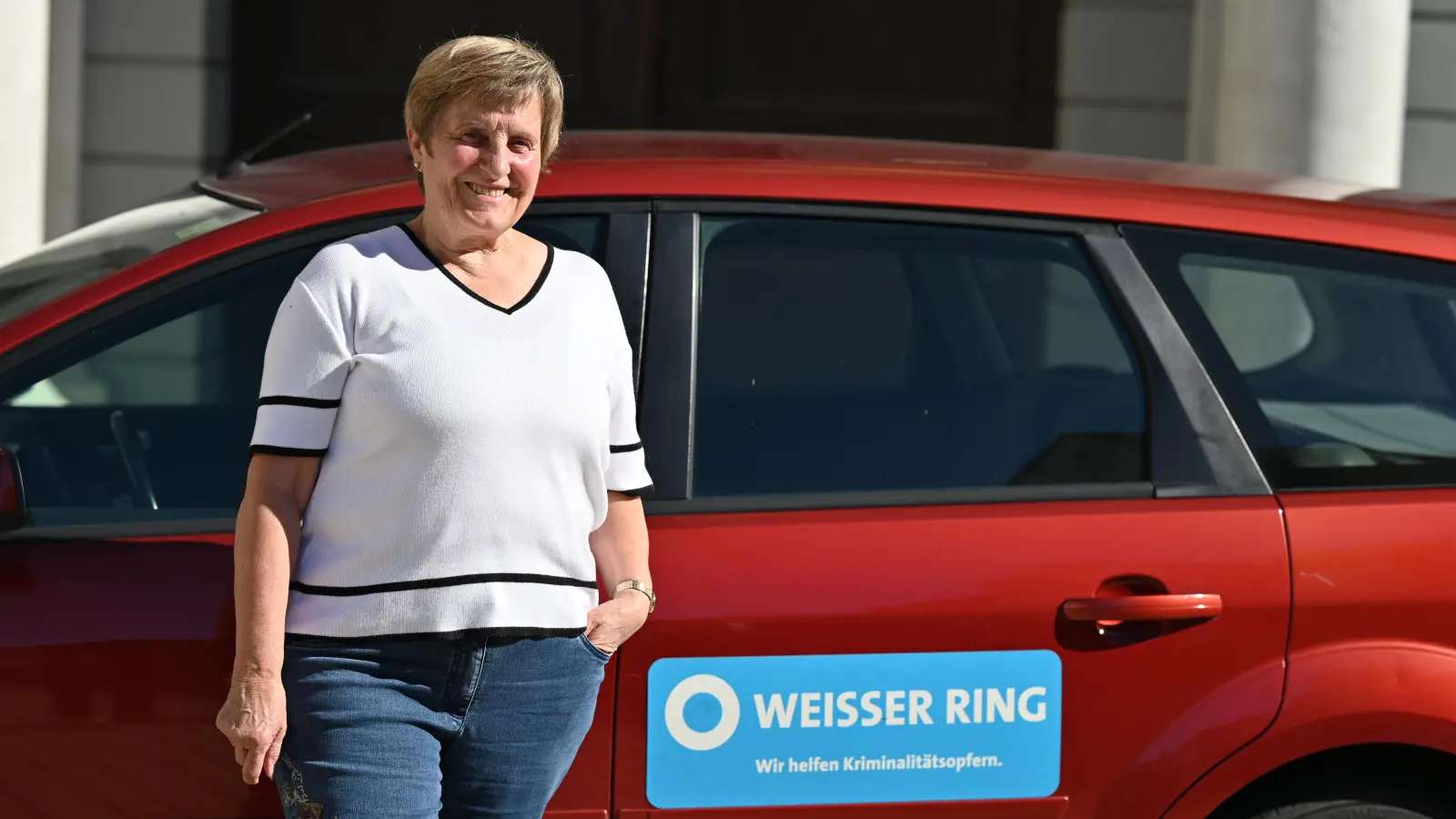 Elly Albaner ist in Stadt und Landkreis Ansbach für den Weißen Ring aktiv. Die Leiterin der Außenstelle hilft den Opfern von Straftaten.  (Foto: Manfred Blendinger)