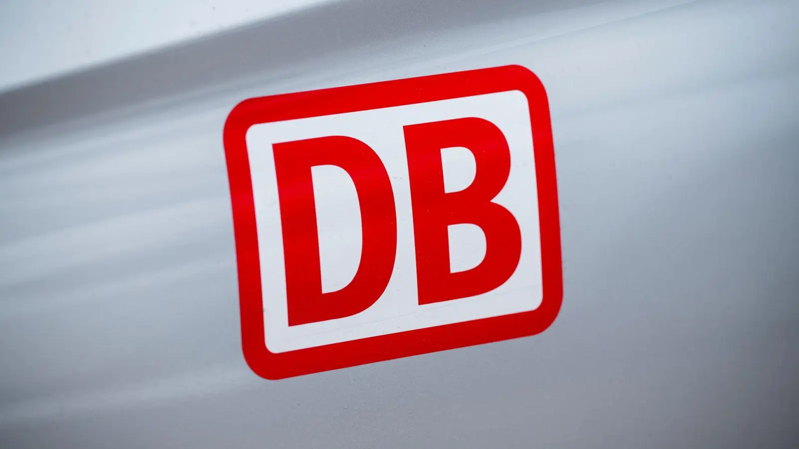 Aktuell gibt es Einschränkungen für Zugreisende. (Foto: Daniel Vogl/dpa)