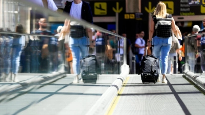 Streiks des Bodenpersonals sorgen an spanischen Flughäfen für Verspätungen und Probleme bei der Gepäckabfertigung. (Foto: Clara Margais/dpa/dpa-tmn)
