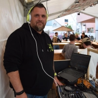 Steht seit 31 Jahren am DJ-Pult: Sascha Dreyer alias DJ D3eer. (Foto: Florian Schwab)
