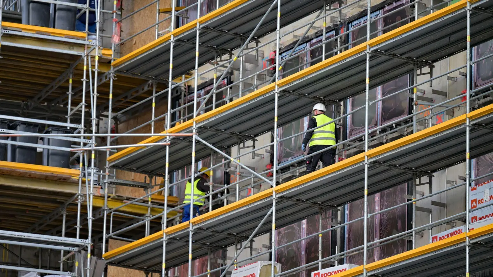 Staatliche Baumaßnahmen sollen beschleunigt werden. (Archivbild) (Foto: Malin Wunderlich/dpa)