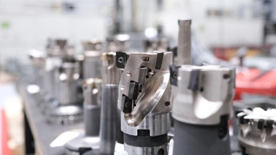 Für Deutschlands Maschinenbauer läuft vor allem das Geschäft mit den USA schlecht - Handelshürden und Zölle belasten. (Symbolbild) (Foto: Bernd Weißbrod/dpa)