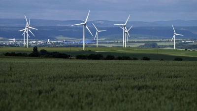 Die Stromerzeugung aus erneuerbaren Energien hat einen Rekord erreicht. (Foto: Martin Schutt/dpa)