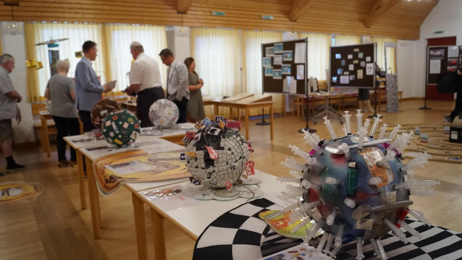 Nicht nur um Alkohol, auch um andere Drogen und Süchte geht es bei der interaktiven Ausstellung im evangelischen Gemeindezentrum von Neustadt. (Foto: Nicole Gunkel)