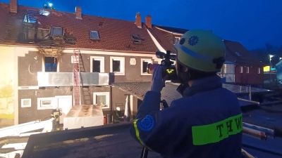 Das Sentry-System des THW Feuchtwangen bei der Feuertaufe: Am Abend des 27. Februars wurden die Aktiven mit dem Gerät nach Leutershausen gerufen. Ihre Messungen ergaben dann, dass das ausgebrannte Wohnhaus trotz der massiven Hitze noch stabil stand. (Foto: THW/Tobias Lau-Meinecke)