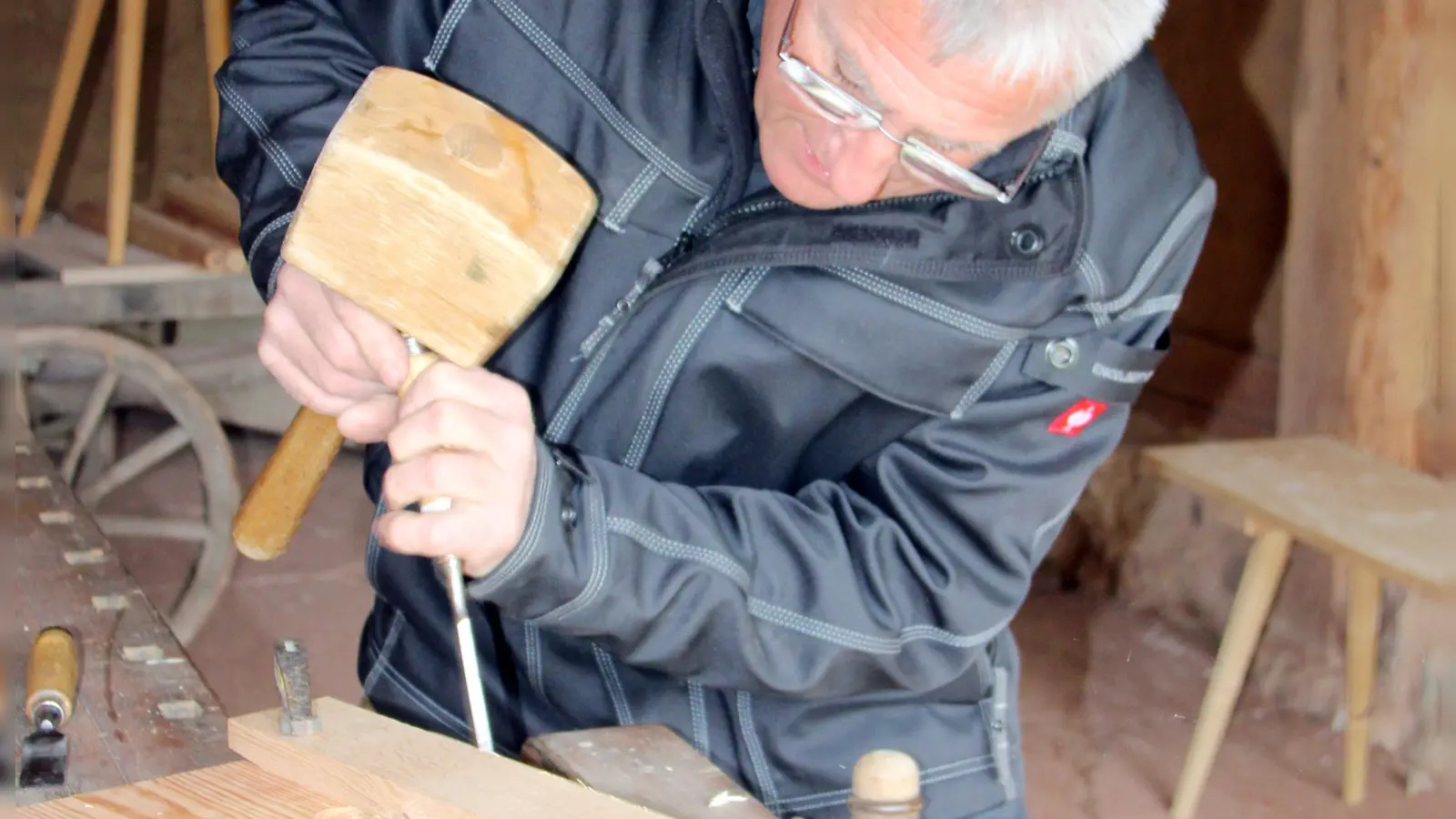 Die Handwerker des Freilandmuseums und ihre Fertigkeiten stehen beim Handwerker- und Techniktag im Mittelpunkt.  (Foto: Christine Berger)