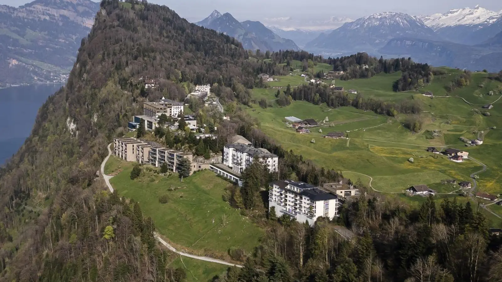 Hier im Bürgenstock Resort oberhalb des Vierwaldstättersees soll die Friedens-Konferenz stattfinden. (Foto: Michael Buholzer/KEYSTONE/dpa)