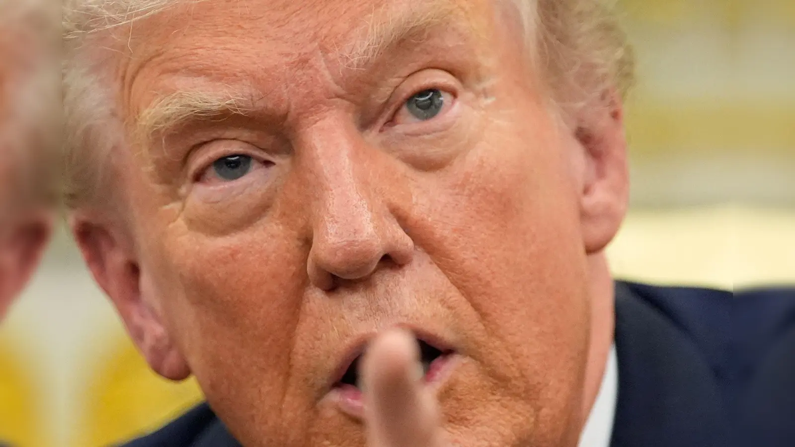 Donald Trump ist erbost darüber, dass Nato-Partner seinen Iran-Krieg nicht stärker unterstützen. Nun will er Konsequenzen prüfen. (Archivbild) (Foto: Alex Brandon/AP/dpa)