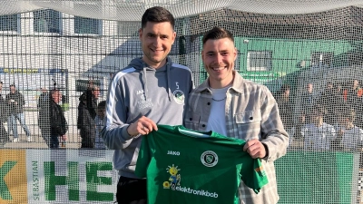 Trägt bald Grün: Mirko Puscher (rechts) mit Christoph Hasselmeier. (Foto: Christian Albrecht)