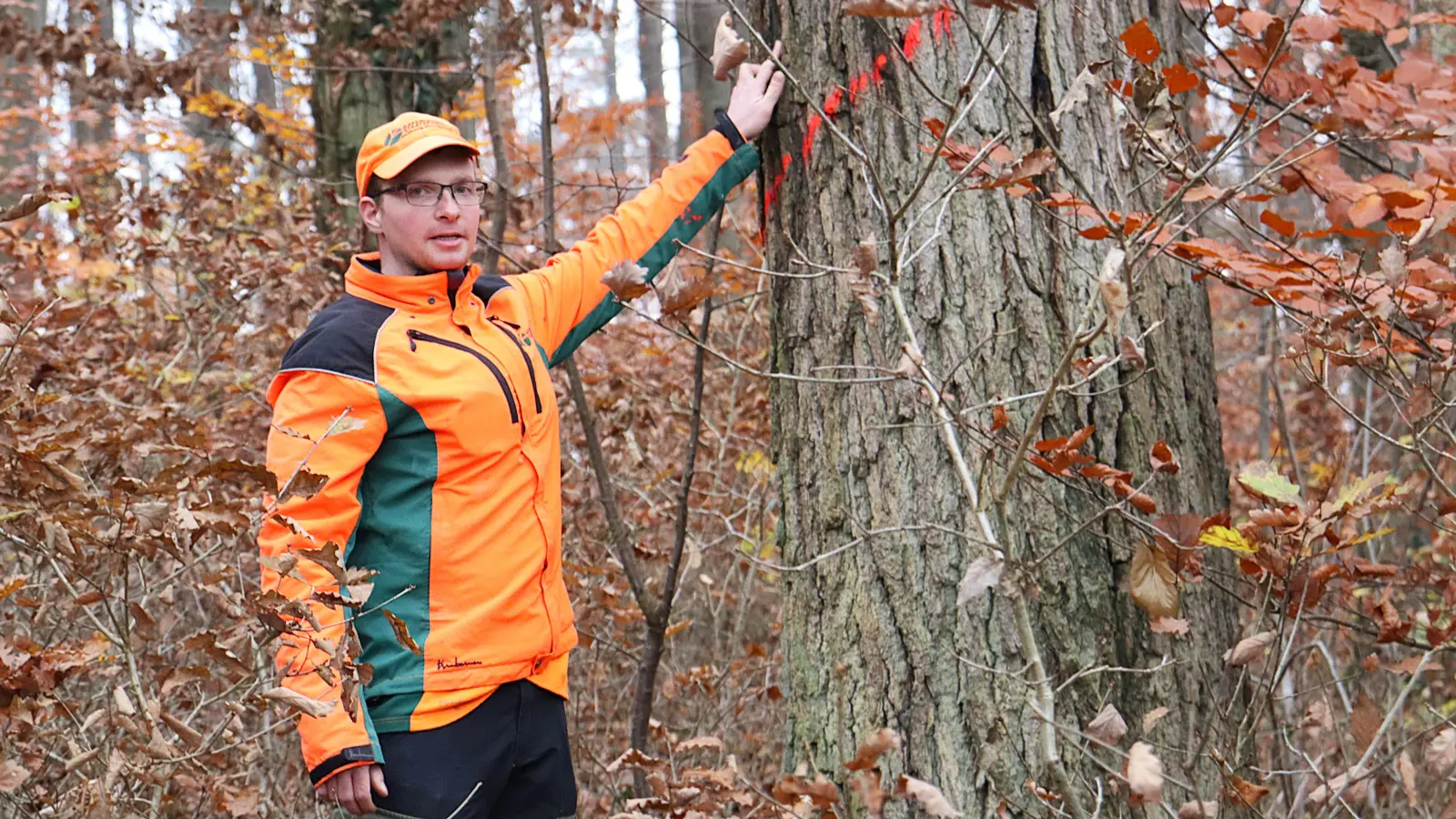 Marc Fleischer, Leiter des Forstreviers Ansbach, erklärte, was hinter den Fällungen steckt. (Foto: Antonia Müller)