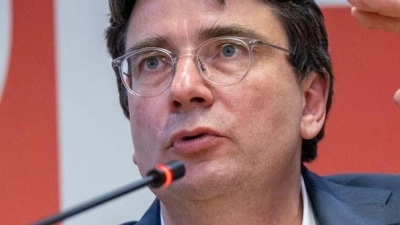 Der Bayerische Verfassungsgerichtshof rügt unzureichende Antworten der Staatsregierung auf eine Masken-Anfrage. (Archivbild)  (Foto: Peter Kneffel/dpa)