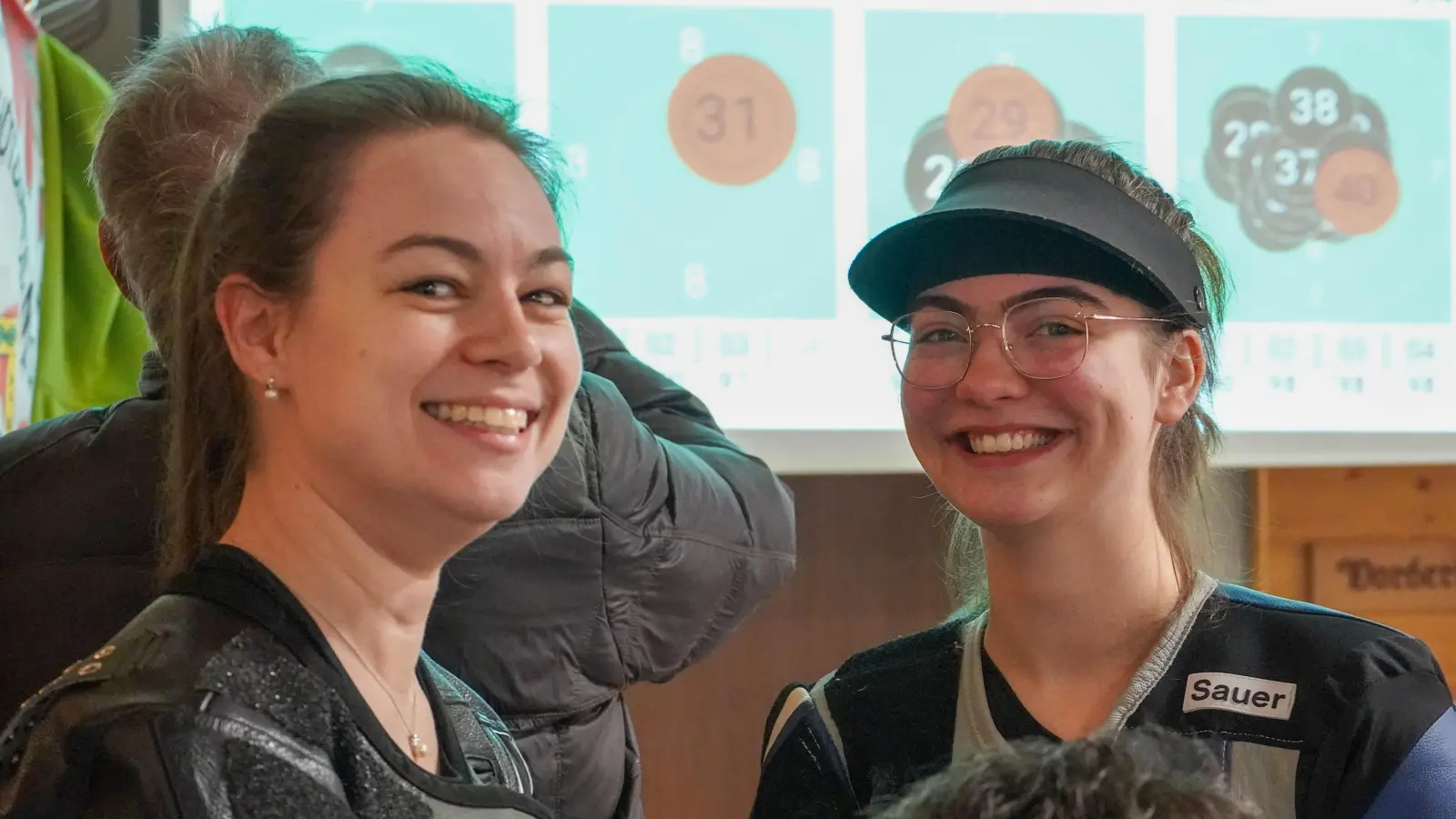 Freuen sich auf die erste Liga: Sarah Morgott (links) und Alyssa Ott, die für den Junioren-Weltcup nominiert ist. (Foto: Markus Retta)